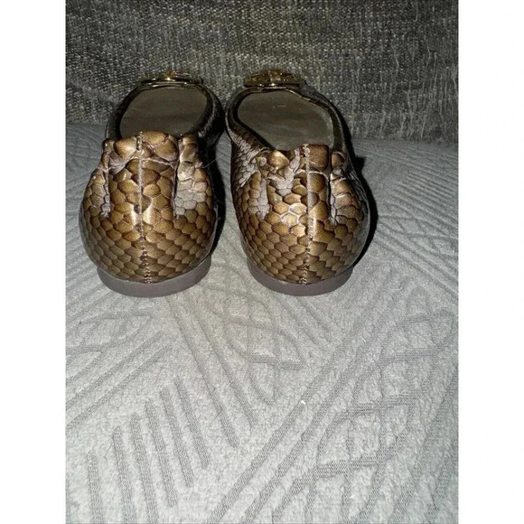 Tory Burch Reva Golden Snakeskin Logo Medallion Ballet Flats Size 6M  NWOB - Picture 4 of 5